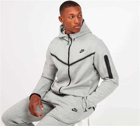 tech fleece nike full tracksuit.